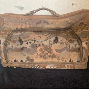 RARE VINTAGE FRENCH LUGGAGE COUNTRYSIDE WITH UNICORN SUEDE TAPESTRY 23" PULLMAN